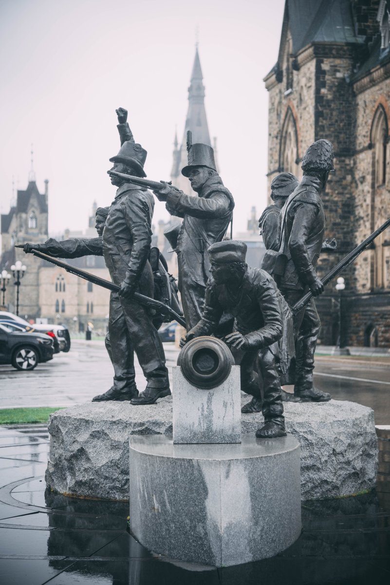 OurCommons's tweet image. The #WarOf1812 Monument on #ParliamentHill stands as a tribute to courage and resilience. 

It commemorates a war that shaped Canada’s identity. Let us remember the diverse peoples who came together to defend what would become known as Canada.🍁