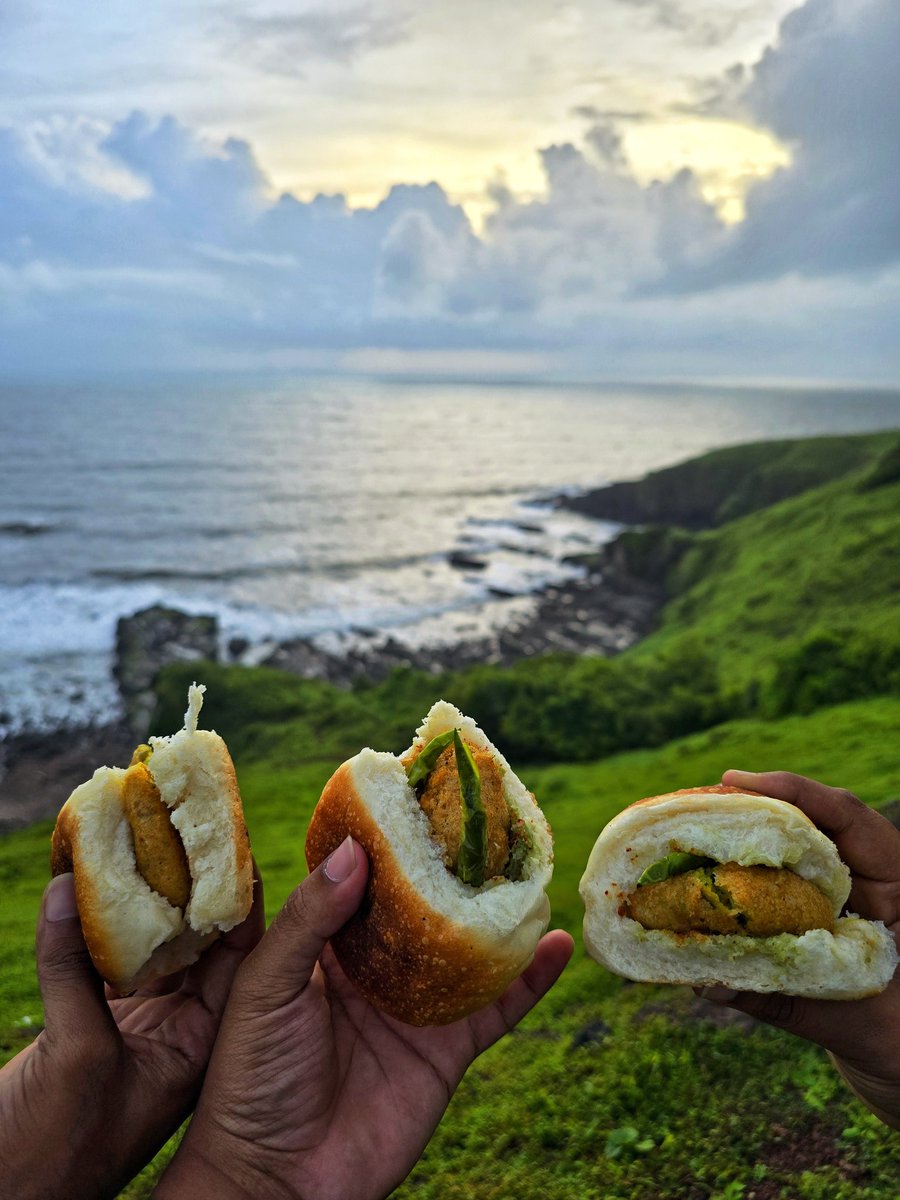 aerialsbykiran's tweet photo. Vada pav with a view! https://t.co/9GAw5BGqYi