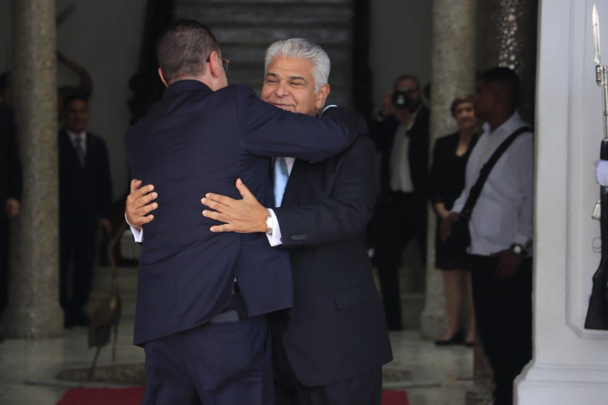 Bienvenido a Panamá, <a href="/RodrigoChavesR/">Rodrigo Chaves</a>. Vamos a seguir estrechando los lazos de hermandad entre nuestras dos naciones.