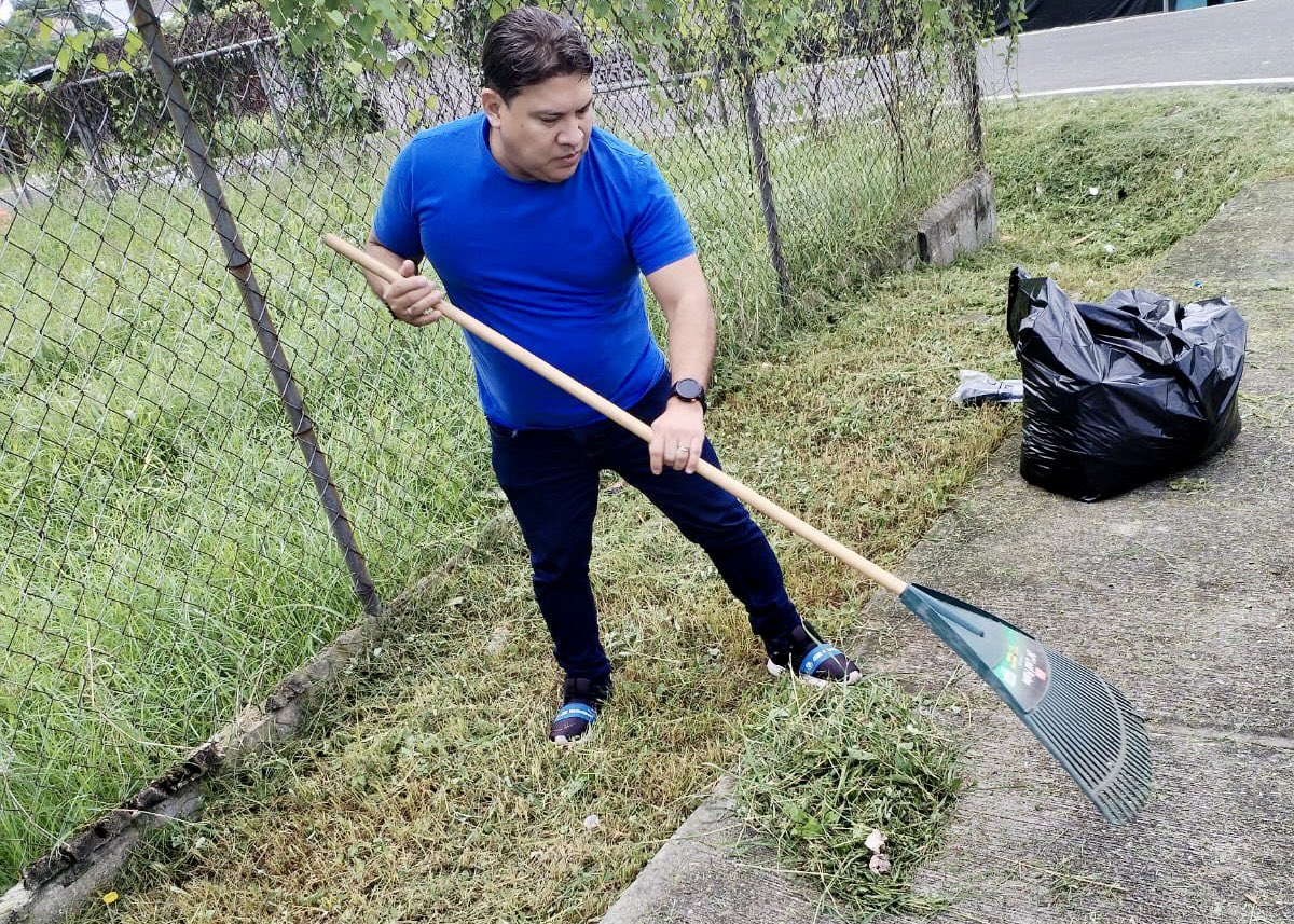 La cuadrilla de mantenimiento comunitario de La Junta Comunal De Río Abajo realizo  la limpieza en varios puntos del corregimiento.
• Urb La Rosita
• Calle 5ta
• Calle 6ta
• Calle 17
#jcra #siemprejuntoati