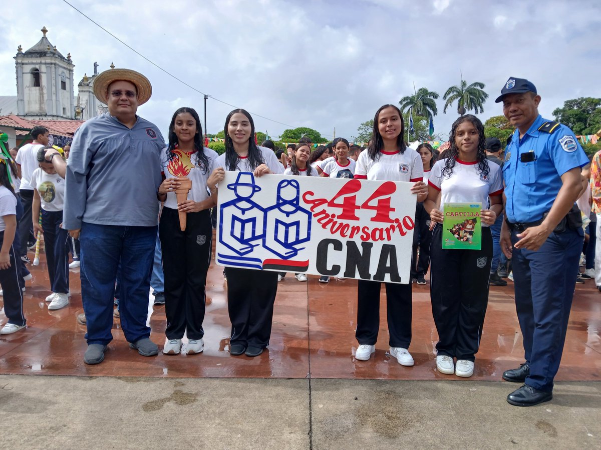 AlcRivas29's tweet photo. La mañana de este viernes el municipio de Rivas, se vistió de gala por la celebración del 44 Aniversario del Cierre de la Jornada Nacional de Alfabetización, estudiantes de los diferentes centros educativos desfilaron por las calles de la ciudad. #2024HaciaNuevasVictoria https://t.co/AnwVW0xBKT