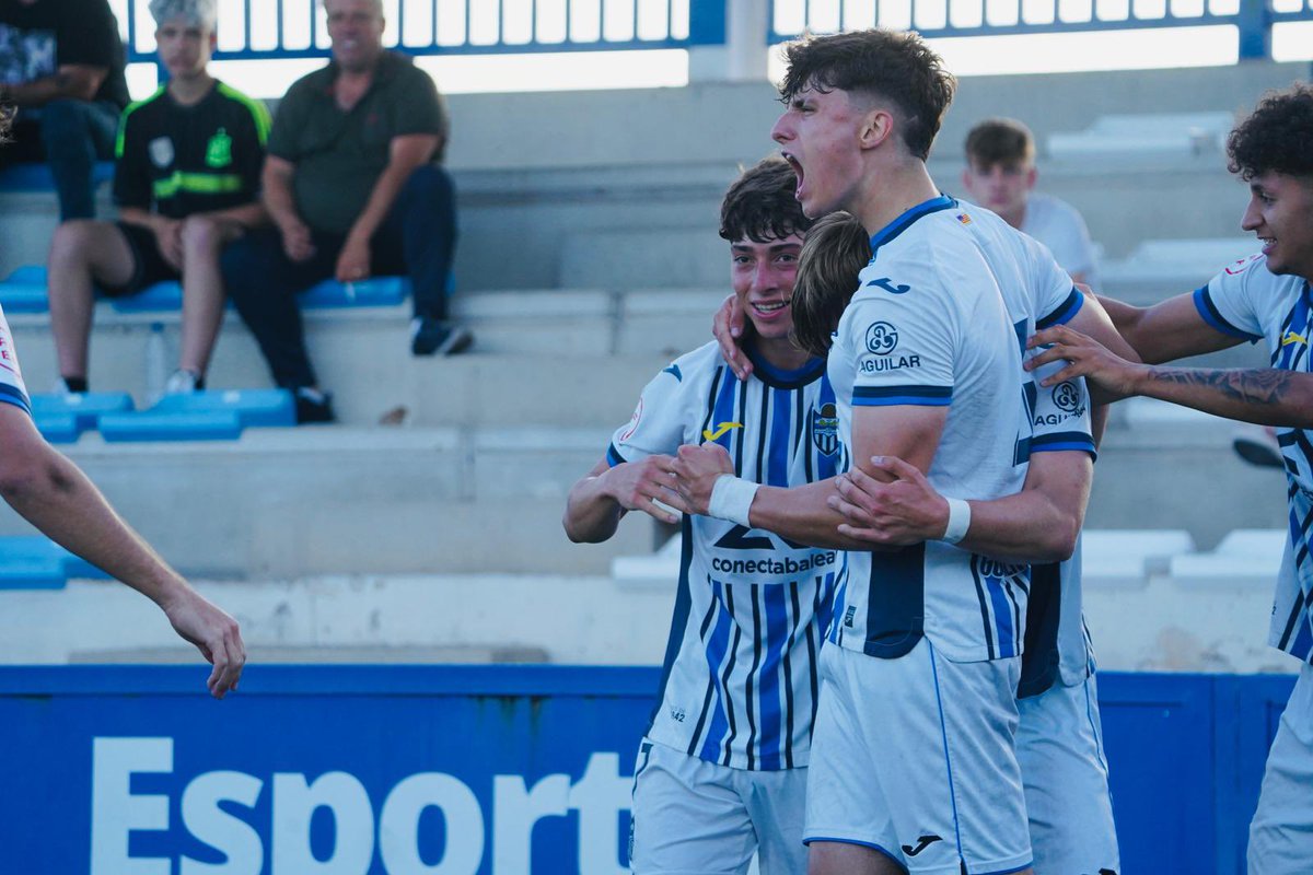 🫡 Soldados de Lluis Tamarit

El jugador mallorquín que el año pasado ascendió con el #JuvenilA firma con el primer equipo.

🤍 #Sempre𝗔𝗧𝗕 💙