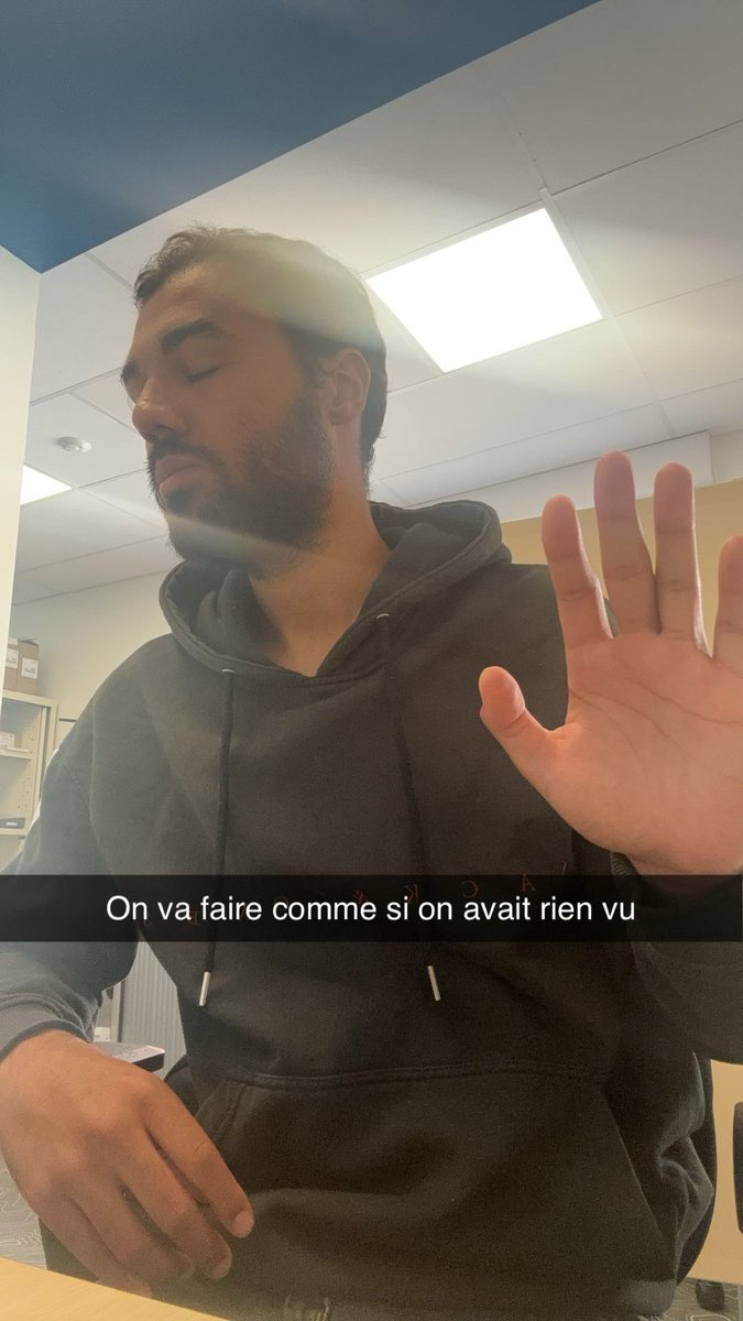 DarkBebou's tweet photo. @UnRayananas @AlertesInfos Moi à chacun de tes tweets https://t.co/BbeoQVpb3x