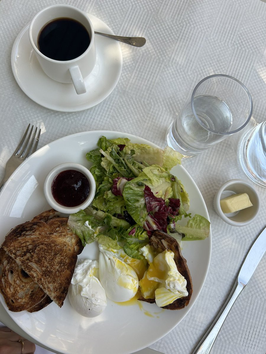 king elisabeth tweet media