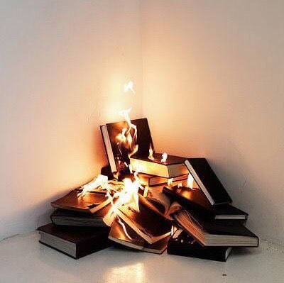 LetrasBreves's tweet photo. “No hace falta quemar libros si el mundo empieza a llenarse de gente que no lee, que no aprende, que no sabe...”

Ray Bradbury. https://t.co/XPf0dL2GRZ