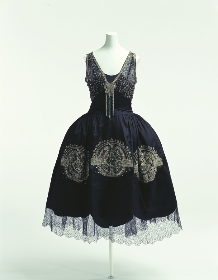 wikivictorian's tweet image. Evening dress by Lanvin, 1925. Kyoto Costume Institute.