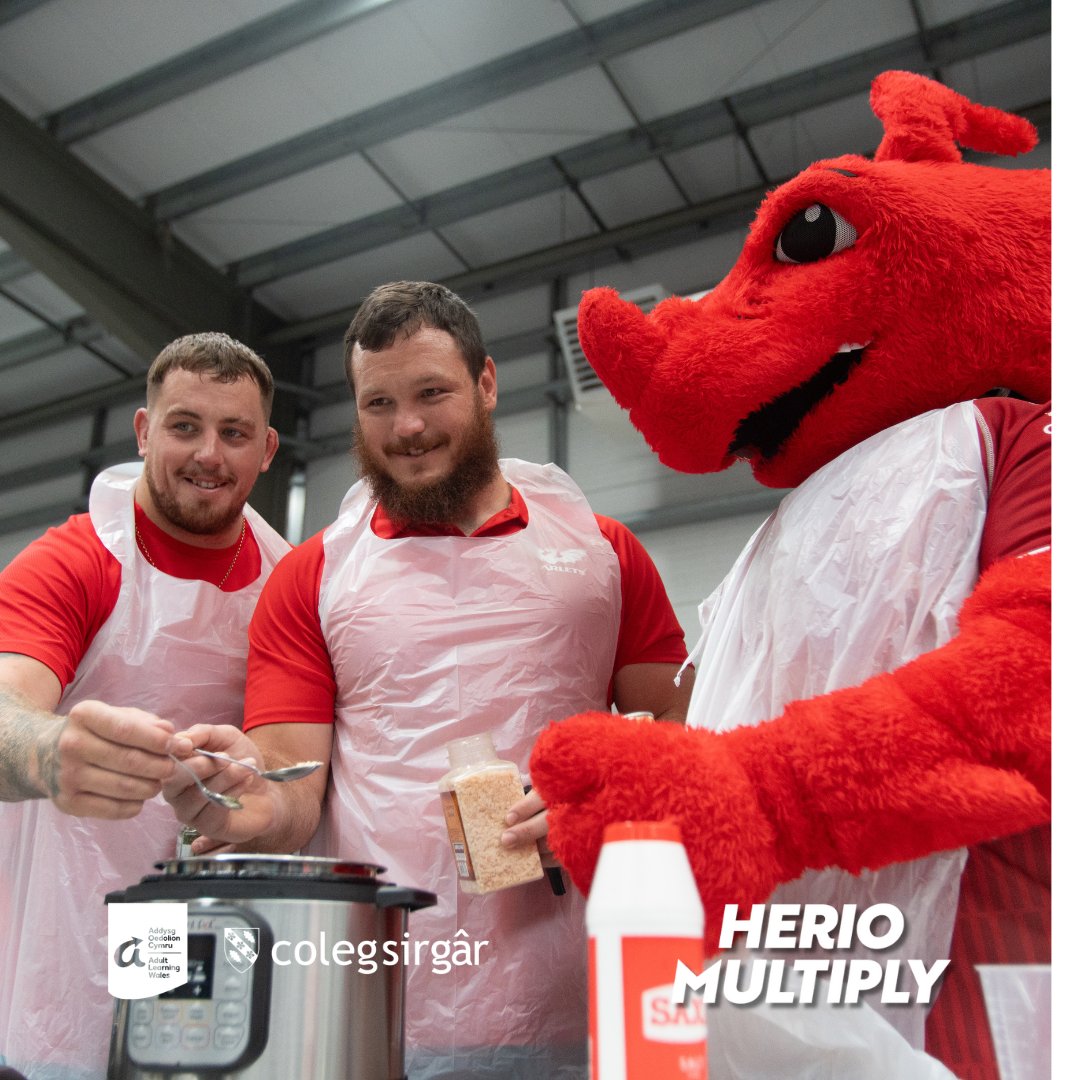 HerioMultiply's tweet photo. CIPOLWG DYDD GWENER.

Diwrnod o hwyl y haf hefo @cymunedscarlets a'r chwaraewyr @scarlets_rugby @shaunevs7, @efanjones9, Sam Wainwright a Marnus van der Merwe. Cafon nhw blâs ar beth sydd hefo @colegsirgar i gynnig!

Darganfyddwch mwy am ein cyrsiau yn https://t.co/Lok9kwpnsj https://t.co/vnDOHh0g9t