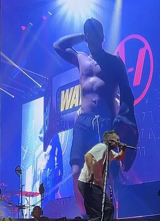 boobygrabber's tweet photo. Behind every great man, is his enlarged shirtless drummer that he has a crush on. |-/ #ClancyPortland https://t.co/FX2D5aUfgr