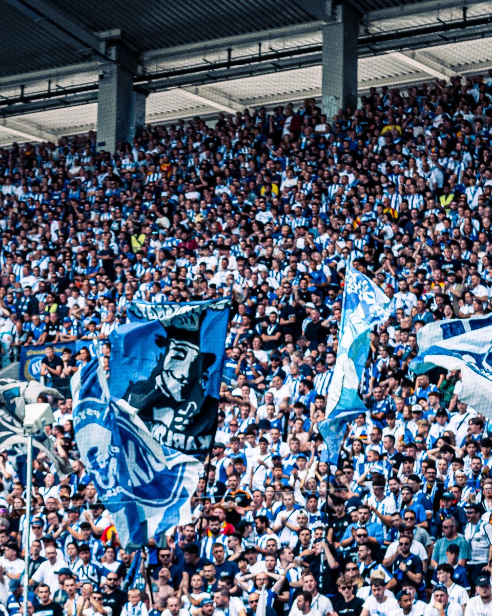 KarlsruherSC's tweet photo. #ANPFIFF! | Schiedsrichter Felix Prigan gibt die Partie frei! ⚽️
___________
⚽Liveticker in der KSC App: https://t.co/e4L7BTBxhh
⚽Fanradio unter: https://t.co/6iC1kcJHHO
#KSCSVE #KSCmeineHeimat https://t.co/r3MEAwOtF2