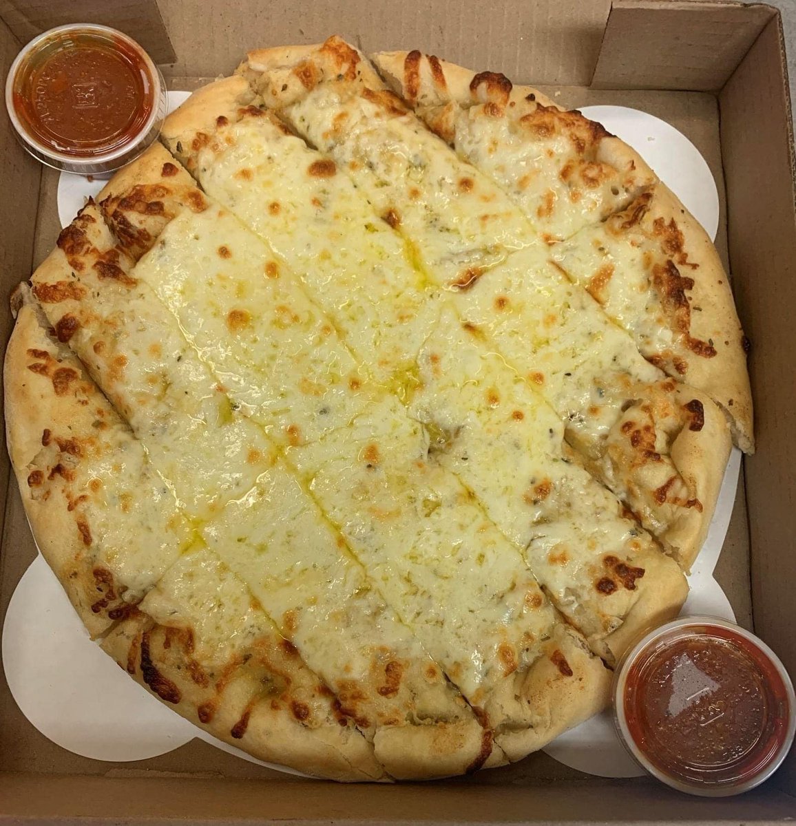 bestpizzacrust's tweet photo. OOOOOO SOOOO CHEEEEZY!!! 🤤 🤤

Panthers Pizza 🥰 #stoptheflop #pizza #pizzafriday #panthers #pantherspizza #nappanee #indiana #cheesypost #cheesy #cheese #cheeseislife #pizzaislife #perfectcrust #beinredible #canwegetyouasample? https://t.co/lm1bYdJFcP