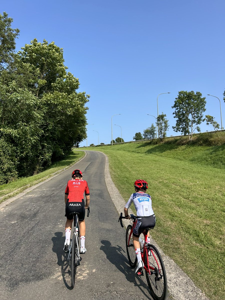PhilippeGilbert's tweet photo. Les kids a la découverte de la Redoute 😍. @EvenepoelRemco @arkeabbhotels @emmanuelhubert3 https://t.co/zqBe6eOlcp