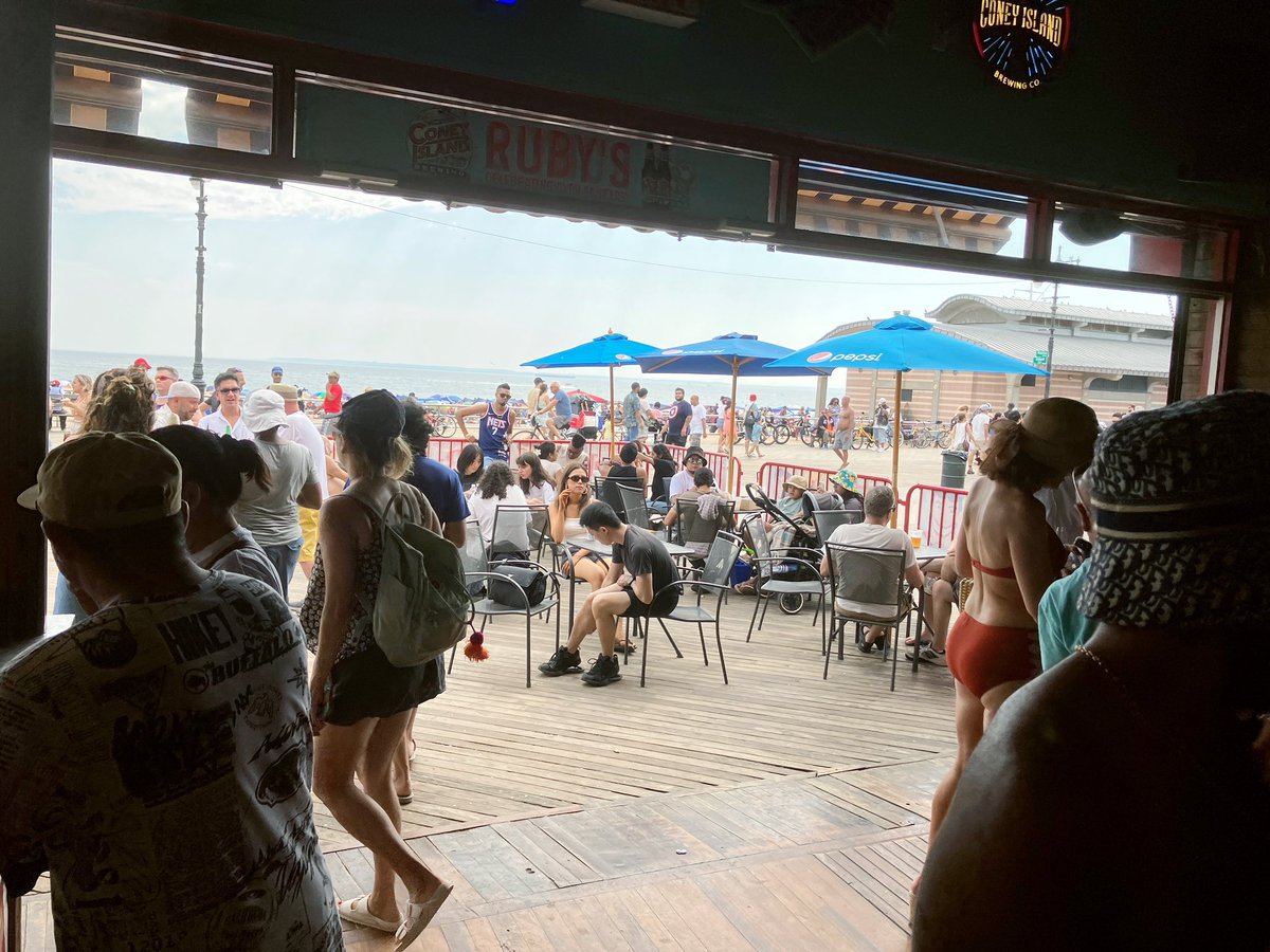 RubysBarGrill's tweet photo. Dear Weekend,
We’re starting you early.
Love,
@RubysBarGrill ❤️

P.S. See you tonight for fireworks!

#ConeyIsland #SummerFun #FridayFireworks #FoodDrinksFun https://t.co/mBY8nJC8nO