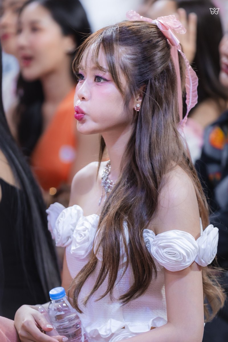 MOBYE_Fanbase's tweet photo. นิยามของคนสวยทำไรก็สวย👑💖
#MOBYE #TheExProject
#vikkaskincare #KVKX https://t.co/kOnTqb5vAz