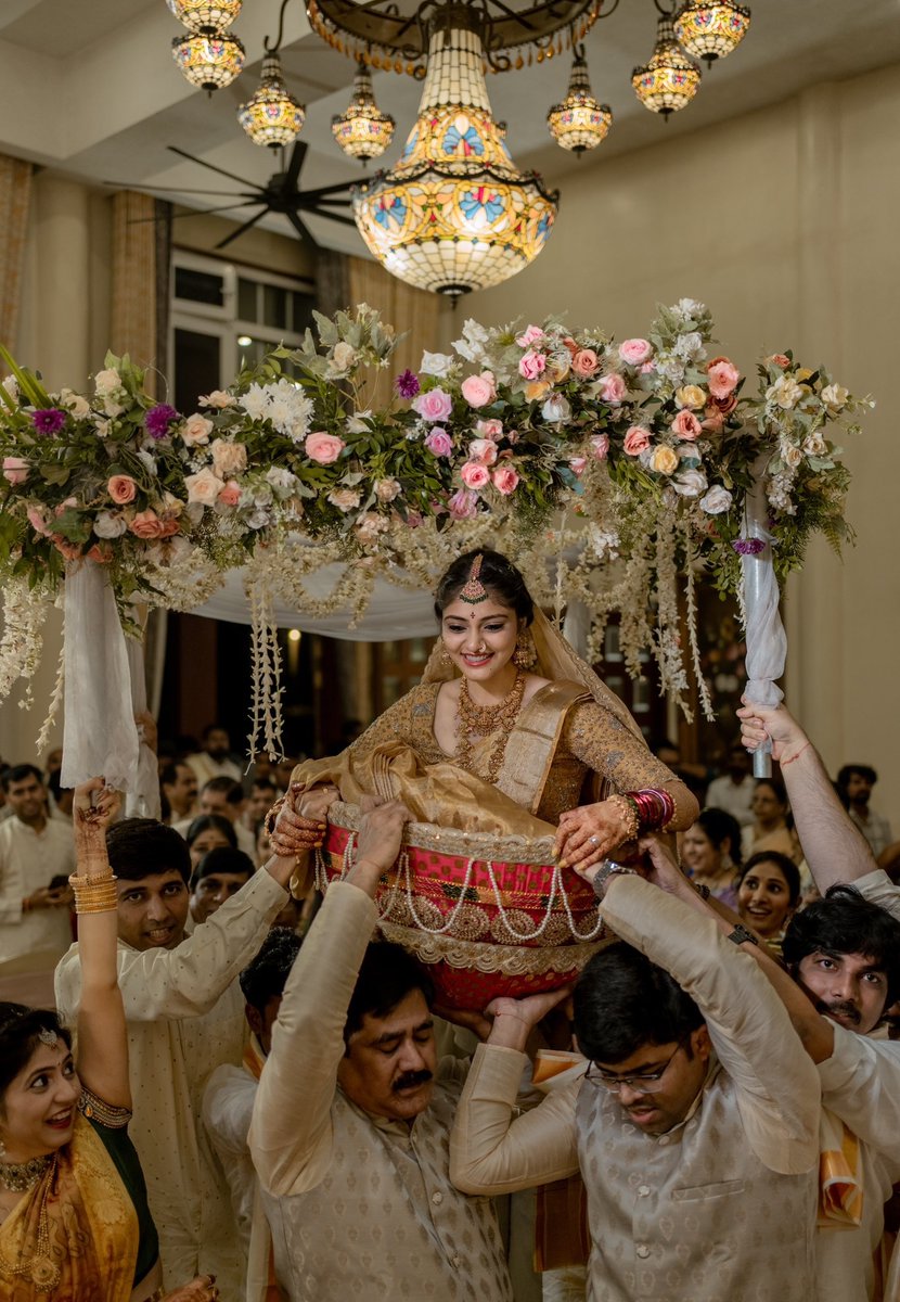 ChaubeyRav's tweet photo. वैवाहिक जीवन की शुरुआत के सुअवसर पर आपको बहुत बहुत बधाई हो
Congratulations anna all the best and happy married life ❤️
#CongratulationsAnna https://t.co/eaHspguxdL
