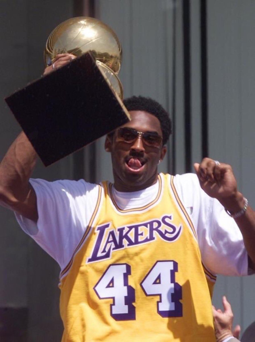 RTNBA's tweet photo. Happy birthday Kobe 💜💛 https://t.co/5FYIIWJ4zO