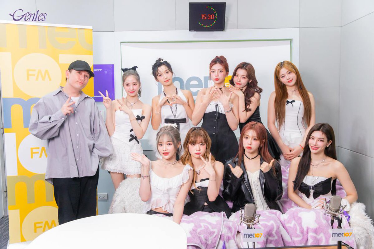 Gen1esOfficial's tweet photo. We’re out promoting our new song Hourglass today! ⏳💕 

How many times have you watched our MV? Let us know, and make our day! 🎶😊

#Gen1es #Gen1es_Hourglass https://t.co/UQ5hVNmkVk