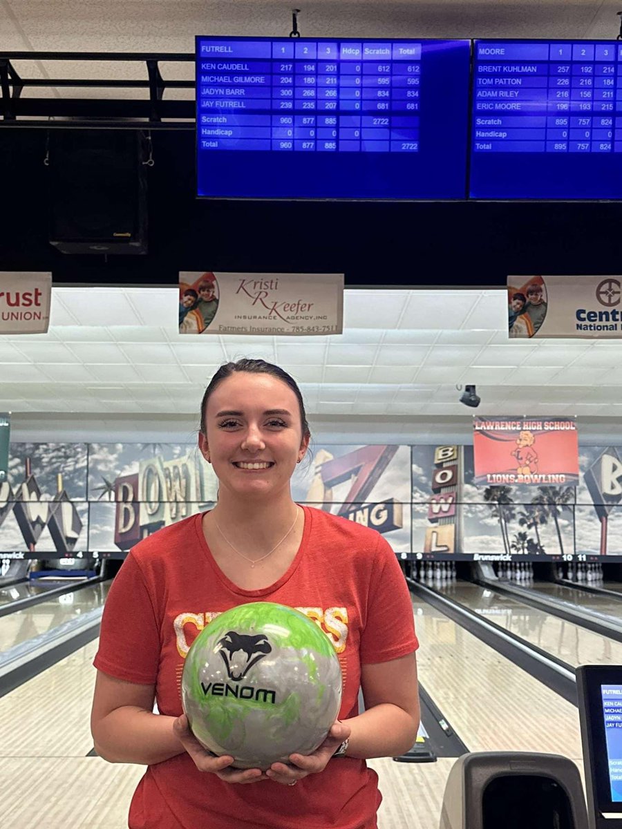 OUKSBOWLING's tweet photo. HUGE shoutout to OU Brave Jadyn Barr with massive 300/834 last night in league throwing the @MotivBowling Fatal Venom all night! 
#Braves #Motiv #Bowling https://t.co/EpJIjhp3UI
