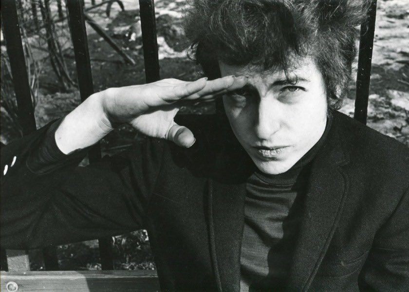 smokingsexxtion's tweet photo. bob dylan at sheridan square in new york city, shot by fred w. mcdarrah https://t.co/mOLJytayST
