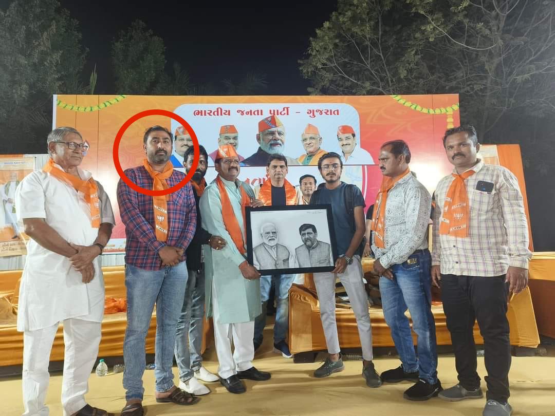Gopal_Italia's tweet photo. મોરબી ધારાસભ્યનો ખાસ મિત્ર એવો ભાજપનો ડ્રગ્સ માફિયો મોરબીથી ડ્રગ્સના જથ્થા સાથે ઝડપાયો. 

આ અગાઉ સૂરતથી હર્ષ સંઘવીનો મિત્ર ડ્રગ્સ માફિયો વિકાસ આહીર પણ ડ્રગ્સ વેચતા પકડાયો હતો. https://t.co/Pz6Ei06H1E
