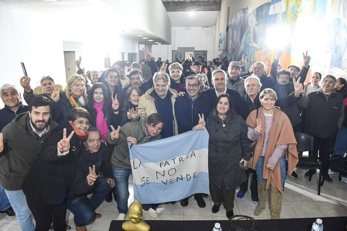 uxlapatriactes's tweet photo. El Jefe del @Diputados_UxP @gerpmartinez estuvo en la sede del Partido Justicialista de Corrientes participando del Ciclo de Talleres de Formación y Jornadas de Debate destinado a los cuadros militantes y a las organizaciones de base del Justicialismo de Corrientes. https://t.co/Cd9wJXV58n
