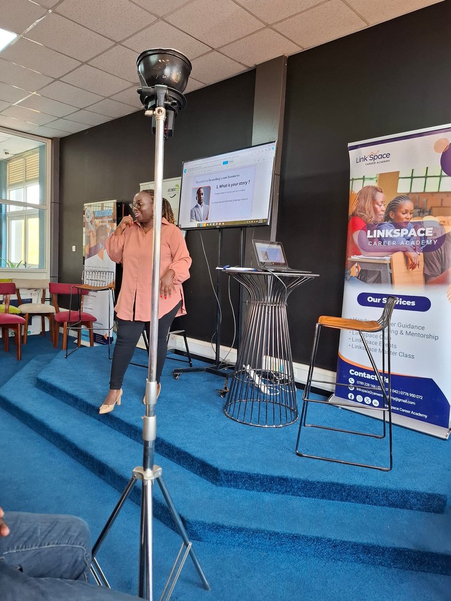 Oliveria53798's tweet photo. I was so delighted to be part of the TECH Entrepreneurship Master Class organized by @LinkSpaceCA
@arinaitwehannah explaining why everyone in business must do proper branding and story telling
#LinkSpaceCareerAcademy #TechEntrepreneurshipMasterClass https://t.co/RiLR2V1zRG