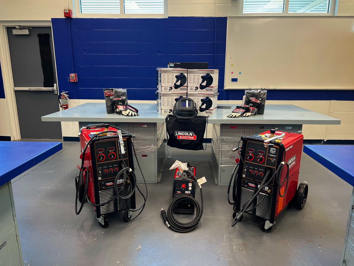 volusiaschools's tweet photo. Seabreeze High School’s agriculture program is expanding, now offering students even more hands-on opportunities to learn valuable trades! With the support of @SenTomWright, we’re excited to introduce new welding equipment that will help our students build skills for future careers. We're also thrilled to welcome Kyndall Capps, a Taylor Middle High School and University of Florida alumna, as our second Agricultural Teacher and FFA Advisor, joining Craig Lungren to guide over 350 active students this year! @SuptBalgobinVCS @SeabreezeHS @VCSCTE