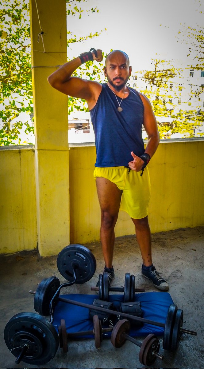 LarosMagia's tweet photo. Leg Day ✅🥵 
Sextou...🔥 https://t.co/YAuW8jVsb3