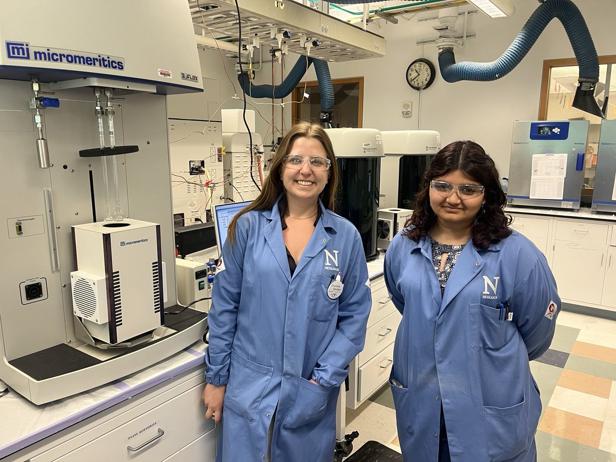 Graduate student Courtney and chemical engineering undergraduate Zahra!