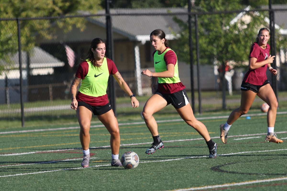 UIndywsoccer's tweet photo. 👀 A few scenes from Week One of training camp! Only 13 sleeps until GAMEDAY! https://t.co/lbbCiEeowK
