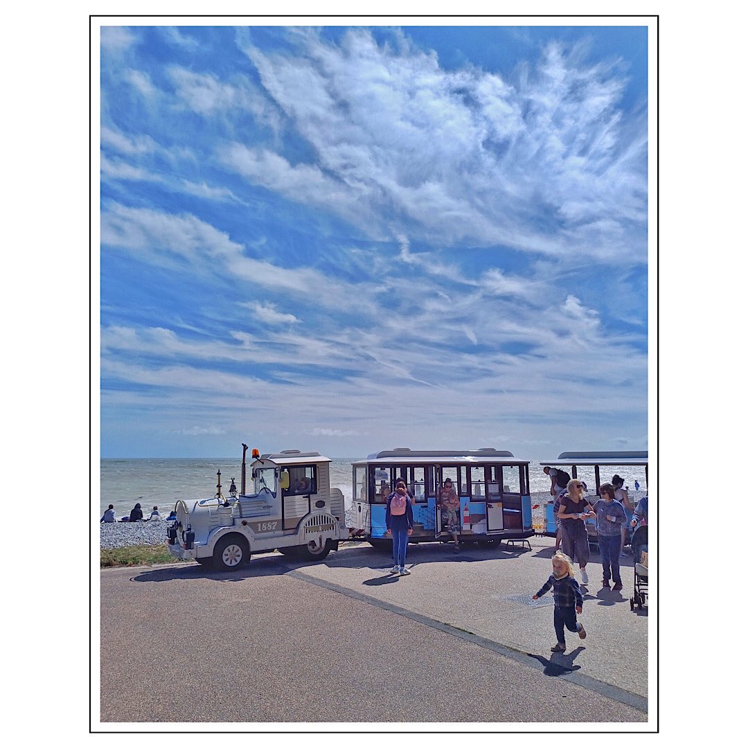 rekoobb's tweet photo. Despite a world worried by endless trauma and drama, todays walk along @EastbourneBeach to the far end cafe with the Dotto Train, paused for cafe refreshments, presents an island of calm and restful impression #searchingforcalm #midfulness #photography https://t.co/NzpvQL2iut