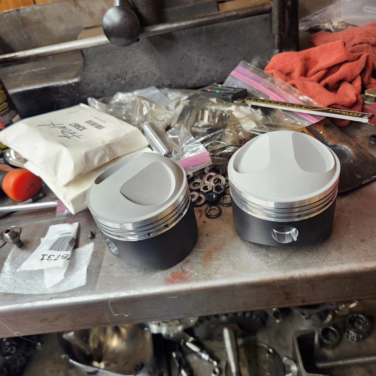 Southmaincustom's tweet image. Shovelhead going together, cam, lifters, lifter blocks, cam cover all going together Pistons, cylinders heads, rockers, push rods this thing is ready to install #southmaincustoms #danobuilt #wiseco #shovelhead