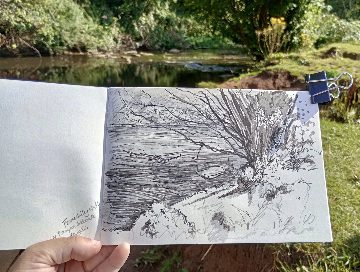 Drawing on the Frome Valley Walk near #framptoncotterell 
#drawingaugust