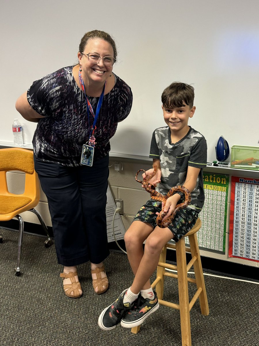 We ARE #bettertogether!  I love how Foster Elementary teacher Ms. Kuzminski invited one of our HHE Roadrunners in to her classroom to learn more about her corn snake. <a href="/HumbleISD_HHE/">Hidden Hollow Elementary</a> <a href="/HumbleISD_FE/">Foster Elementary</a>