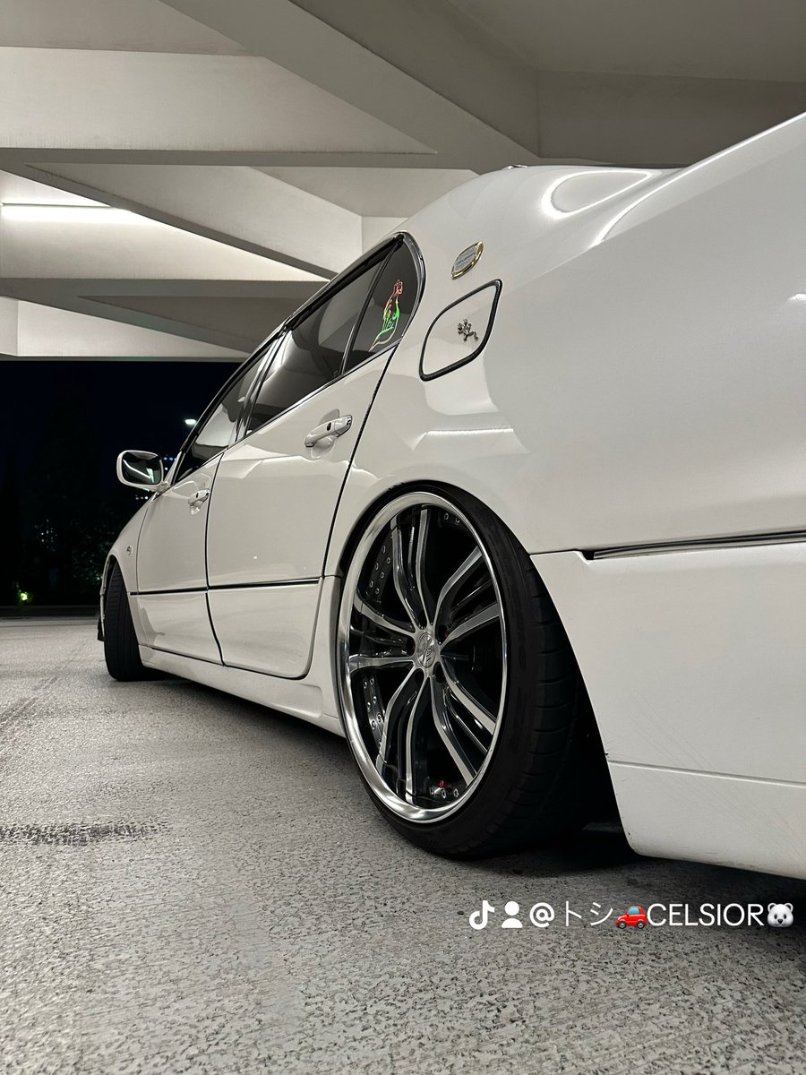 Toshi_jzx100's tweet photo. 東京🗼
特に板橋とか走り回ってます😆
31セルシオ乗ってます。
今は純正エアサスですが、秋から冬に車高調に変更します！
エアサス楽だけど、走りにくくて😂
見かけたら、気軽に挨拶して下さいな😁 https://t.co/z2gRd0HnpA