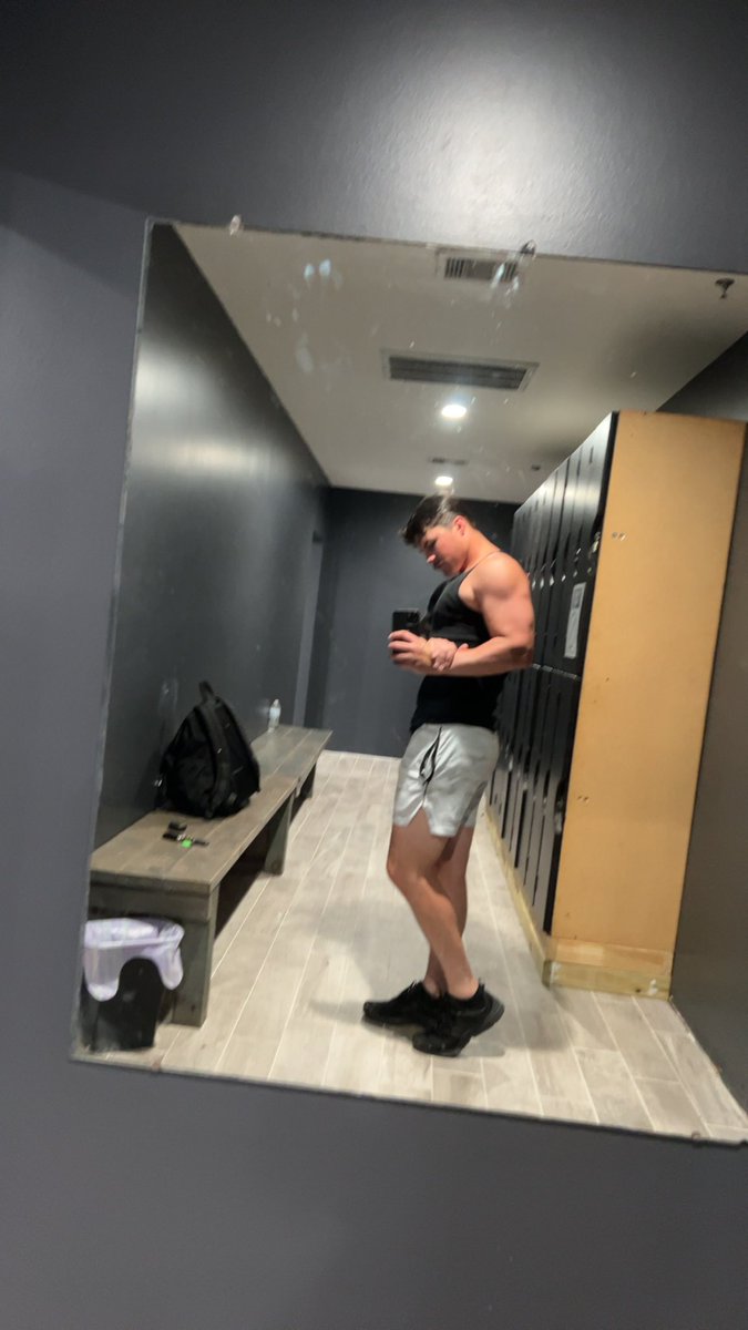 ColtonJohnsonn's tweet image. Do I look jacked yes or no