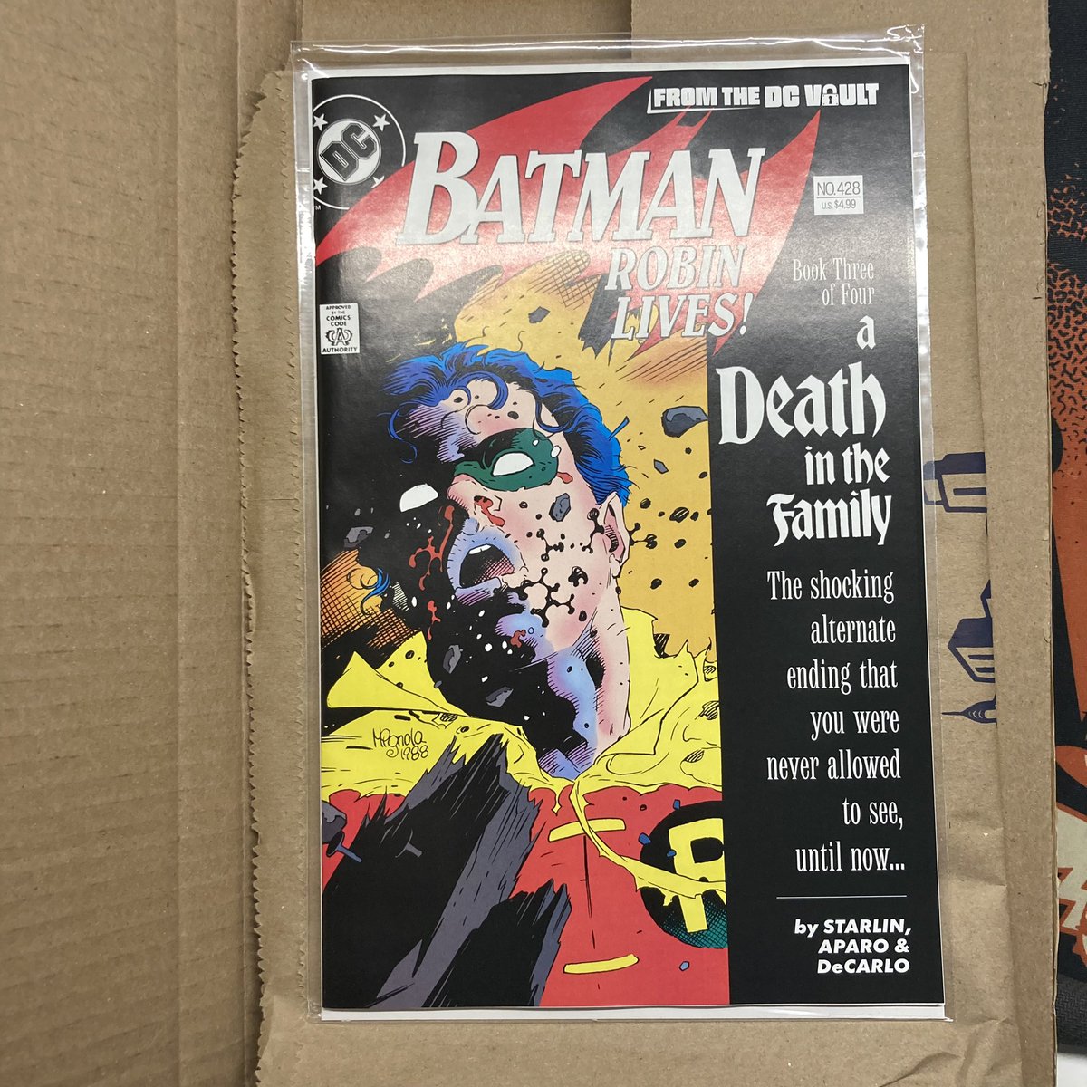 MrLocknet's tweet image. Finally got my free comic, I was thinking @CandyDigital forgot. 

Is batcowls still a thing?? I’m really only waiting on getting the physical copy of the Legacy Cowl comic we voted on…