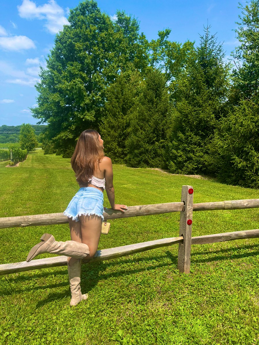 amylcordero's tweet photo. summer lovin’ https://t.co/7LUzhR6fEJ