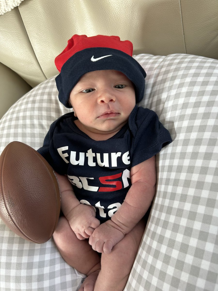 maddiekline's tweet photo. Going to miss being on the sidelines this year for the BCSN high school football game of the week, but we have a future star in the making to take care of this season! โญ๏ธ
Happy Friday Night Lights everyone!!
#CarsonJames ๐ถ๐ผ
#BCSNnation ๐๐๐ป๐ค
@BCSNsports https://t.co/iAhibFVL0n