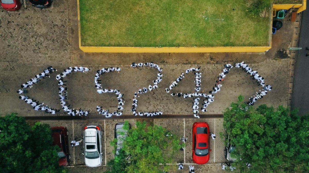 Thevokofficial's tweet photo. 📍📍CONGRATULATIONS📍📍

Congratulations to our Computer Science Class of 2024 for successfully completing their four-year undergraduate studies at KNUST. ⭐⭐⭐

They were bitten by a “Python”, but fortunately, it had no venom, so they survived the four-year journey ❤️🔥 https://t.co/l696lCiPne