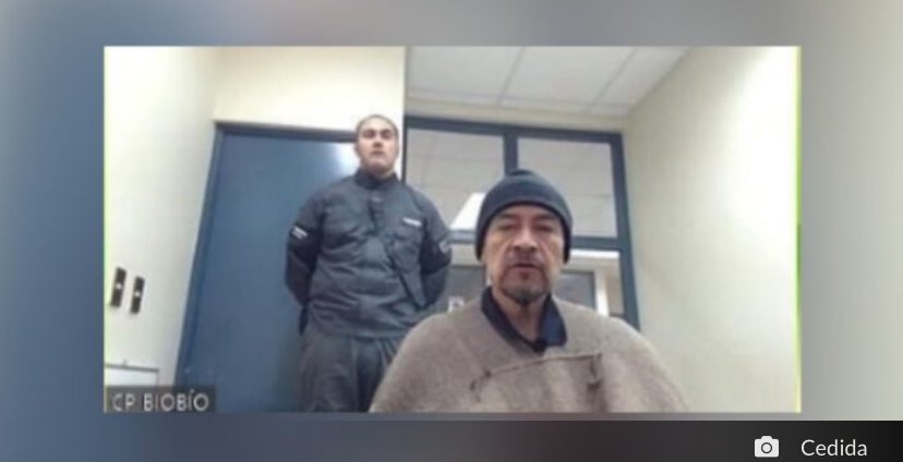 Ahora: Tribunal de #Temuco rechaza petición de la defensa de Héctor Llaitul para ser traslado al módulo de Comuneros Mapuche de la cárcel de Temuco.
Actualmente el vocero de la CAM inició una huelga de hambre seca como medida de presión.