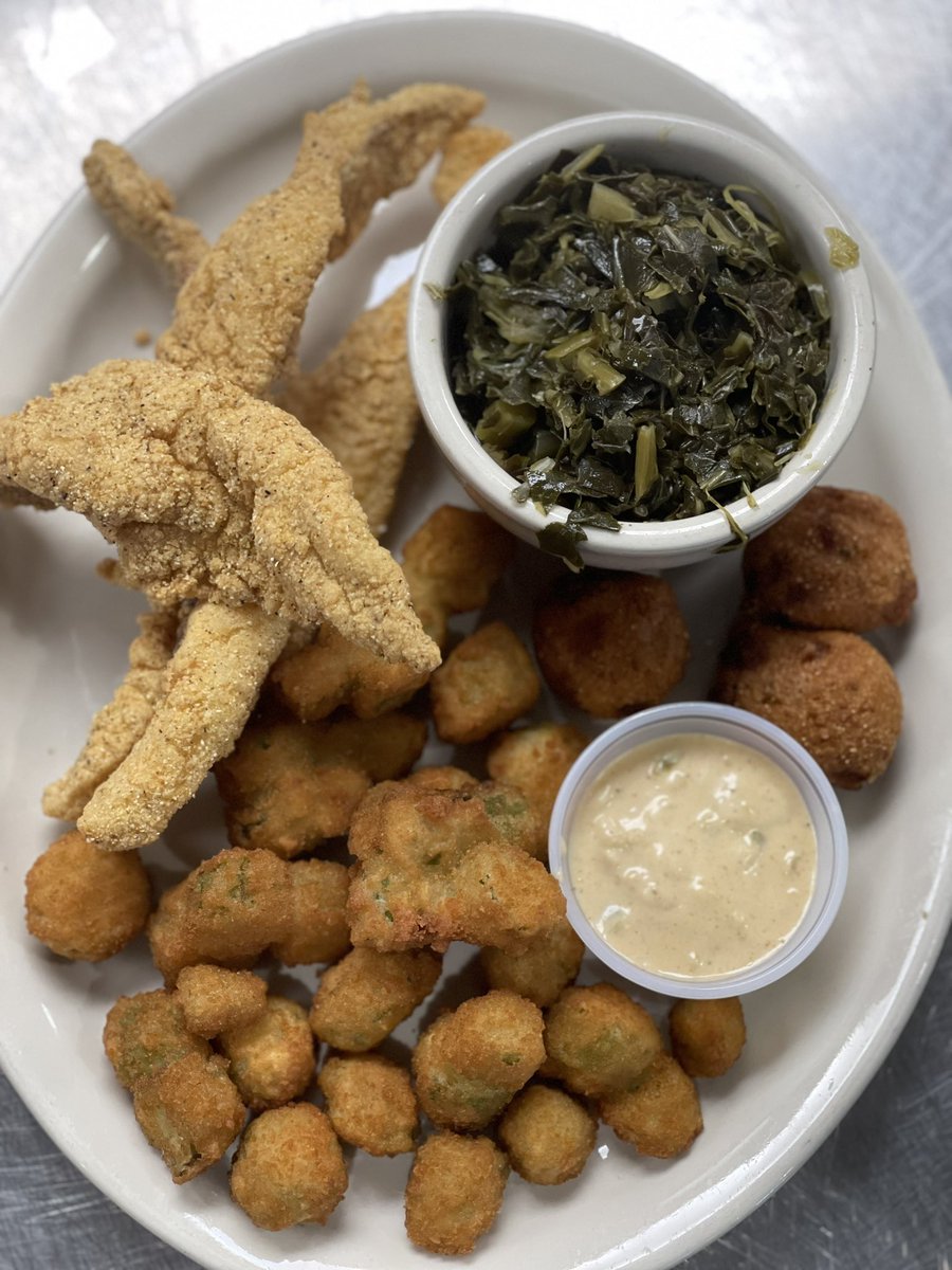 liveoaksgolf's tweet photo. Oh my! This is soooo good!! #CatfishFriday is on today at #ROOSEVELTS - Fresh farm raised #Mizzip catfish #Fried #Grilled #Blackened w/ #Hushpuppies #SpeckledButterBeans #Cabbage #BlackeyedPeas and more! We also have our regular lunch menu options!k https://t.co/Tch9dOOKAw