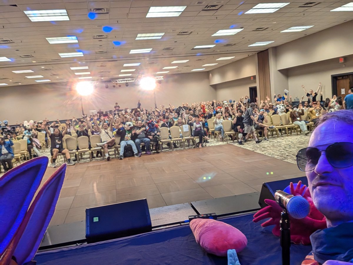 Opening was lots of fun! #indyfurcon24 #ifc24

Photo by <a href="/jakebunny/">Jakebunny</a>