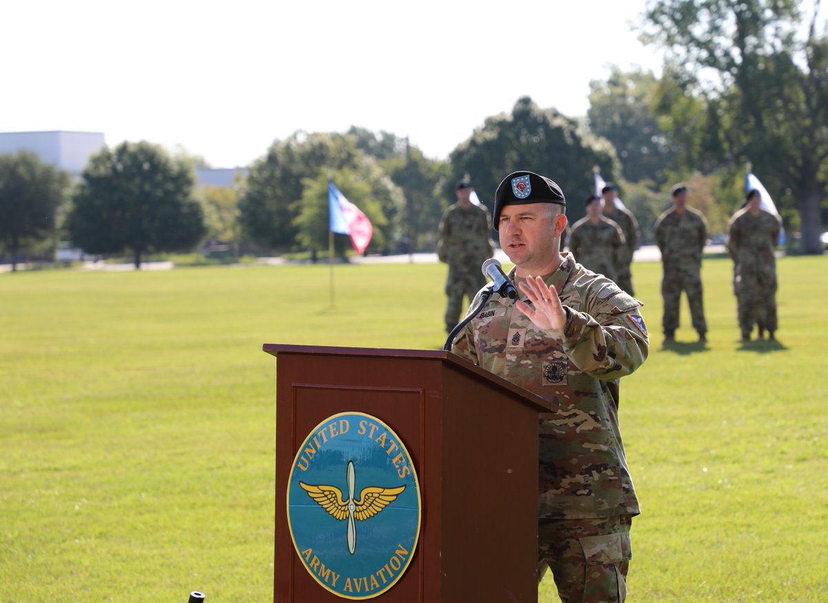 FlyArmyCSM's tweet photo. Congrats CSM Brett Babin and family as you help lead the 1-14th Aviation Regiment, and well done to  CSM Luis Bultron #SoldierForLife and family for your service to the nation! #ArmyAviation #AboveTheBest https://t.co/mHICOSr3AX