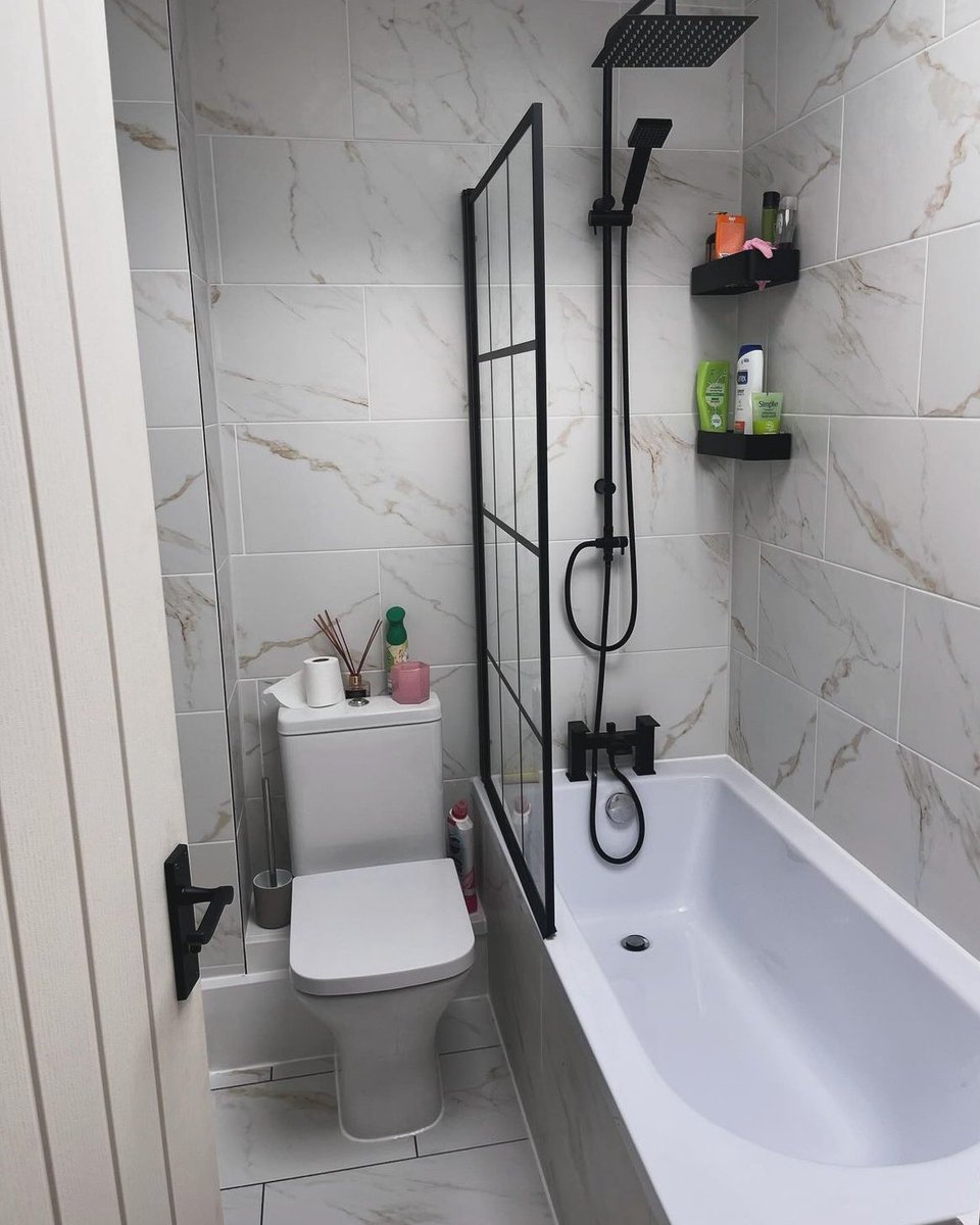 TileMountainUK's tweet image. Swipe for a j̶u̶m̶p̶ s̶c̶a̶r̶e̶ the before of IG calabasasonabudget's beautiful bathroom ✨✨

🔎 Stafford shower bath, Munich shower screen, Carrara gold marble tiles

Order a sample: tilemountain.co.uk/calacatta-gold…

#bathroomreno #beforeandafter #marblebathroom