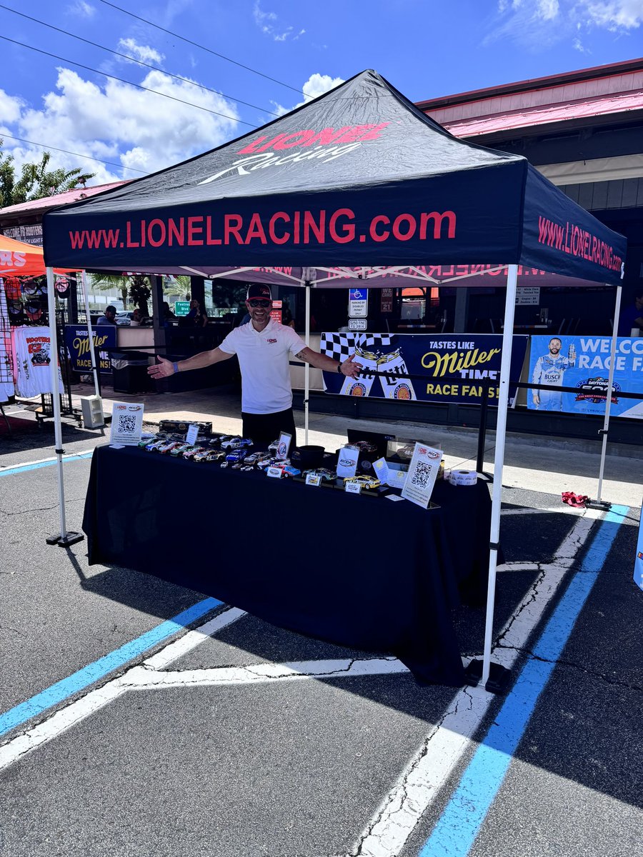 What up Daytona?! We’ll be hanging out at the Hooters across the street from the track today and tomorrow showing off product, doing some giveaways, and getting hype for green flag 😎 come say hi!