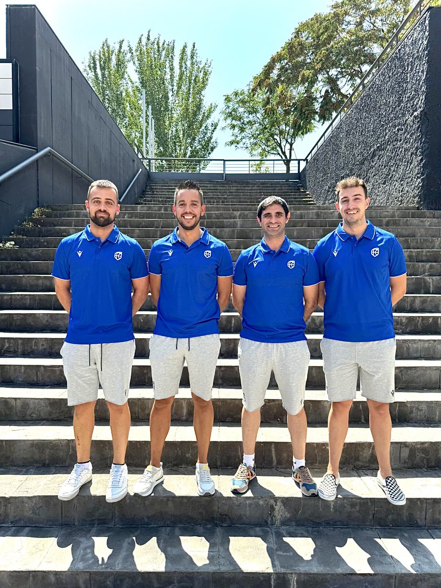 FBCyLSalamanca's tweet photo. 4 árbitros de nuestra Delegación se encuentran en Zaragoza, en el Clínic FEB con el que da inicio la temporada 2024-2025 
    🏀Isidoro Sánchez
    🏀Alberto Martín
    🏀Saúl Pérez 
    🏀Alberto González https://t.co/OttDDadJ3q