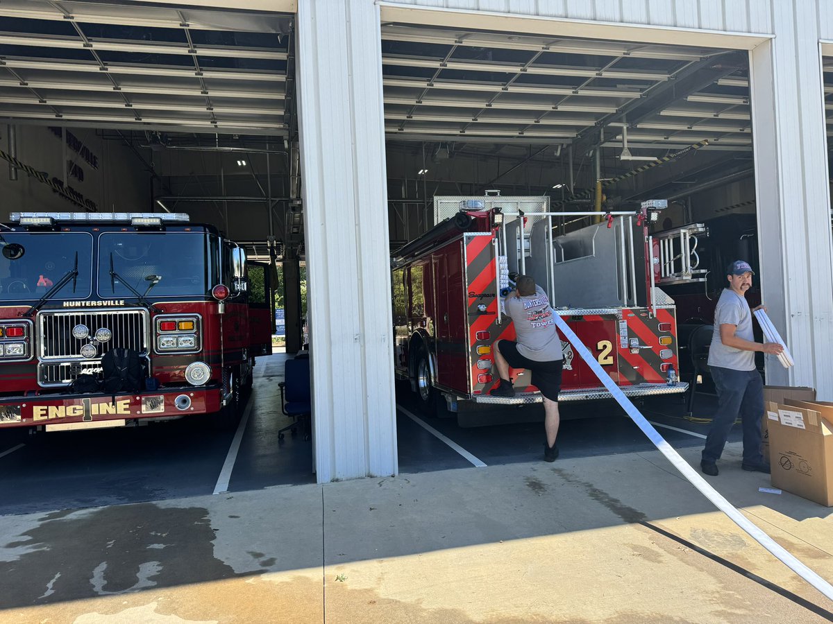 Huntersville_FD's tweet image. Today we put our three, brand new @FireSeagrave Engine Companies into service. Almost immediately, Engine 1 got their first run! 

Thank you to our residents and our Town leadership for these beauties! #NewEngine #Seagrave #BlackOverRed #OneTownOneTeam