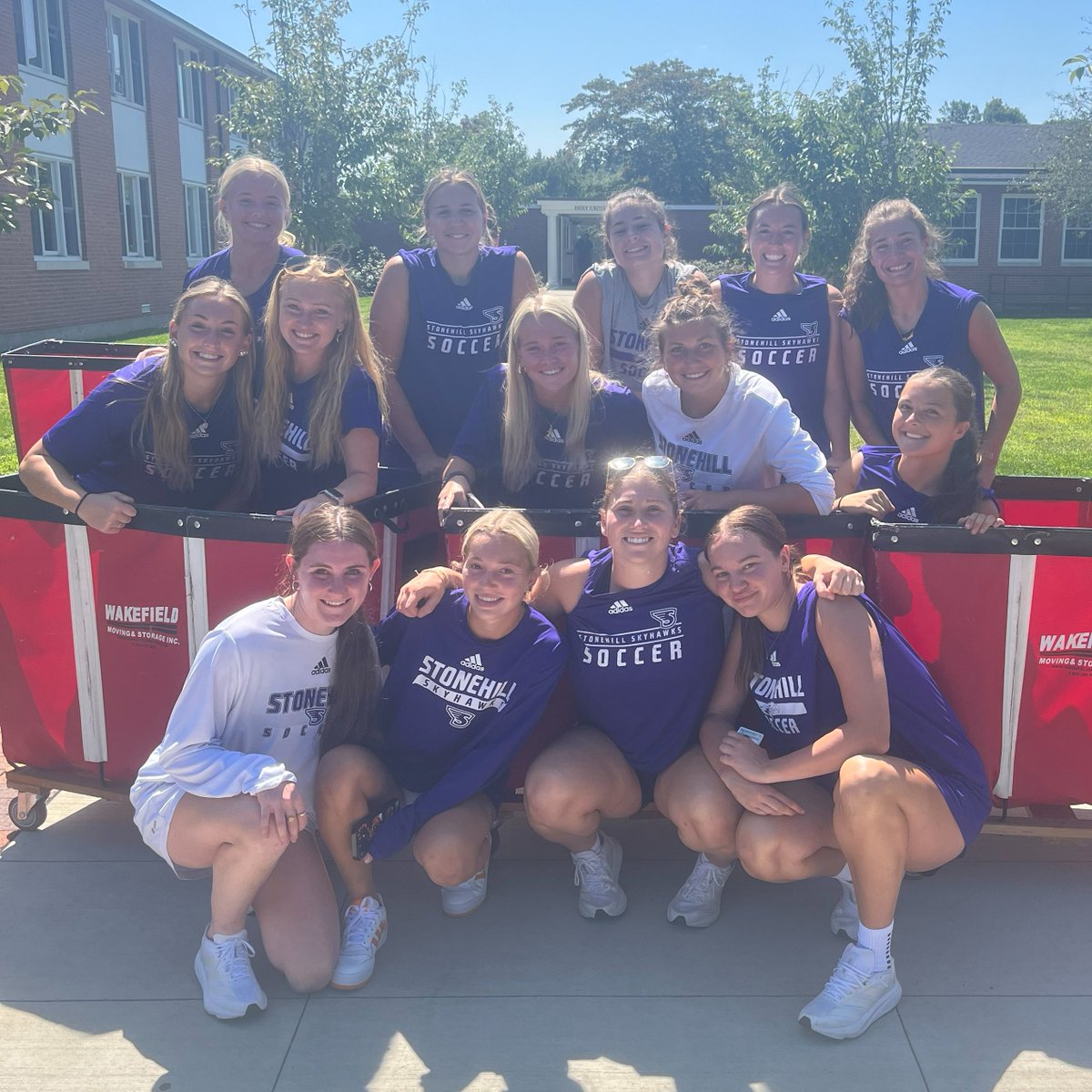 StonehillWSOC's tweet image. Helping out first-years on move-in day!⚽️💜

#scws | #stONEhill
