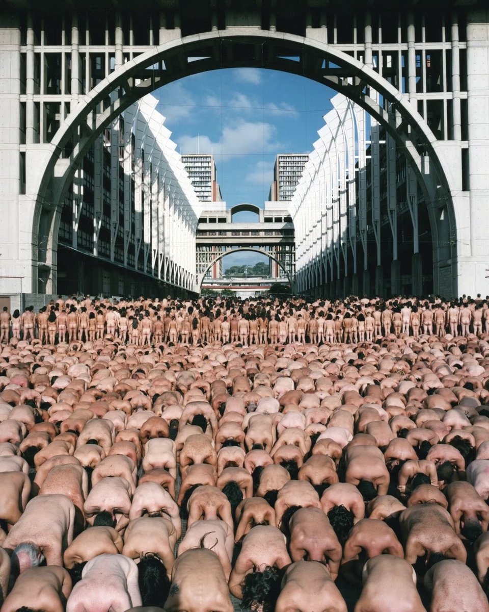📸: Spencer Tunick, Caracas 2006.