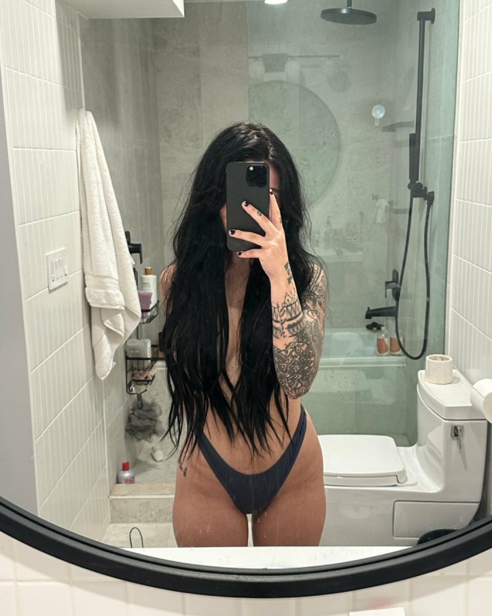 cyberxluna's tweet image. Since it’s Friday, sending a nudy to whoever likes and says hi (deleting in 24 hours)